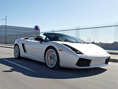 Lad ham prøve en superbil